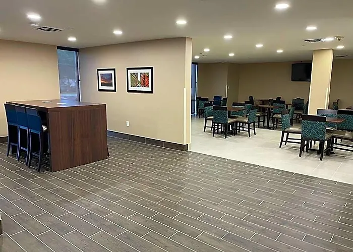 Quality Inn & Suites Spring Lake - Fayetteville Near Fort Bragg